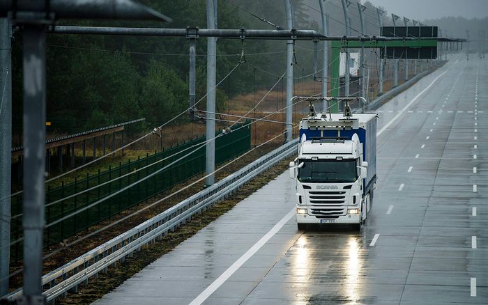 Con đường thông minh tự sạc điện cho xe ở Thụy Điển