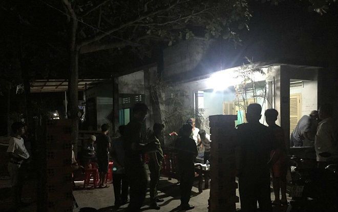 Nghịch tử truy sát cha ruột còn dọa đâm người dân nếu dám đưa nạn nhân đi viện