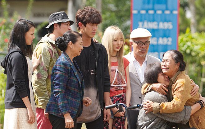 'Lật mặt 3': Cảm động tình gia đình nhưng vẫn còn nhiều điều chưa thỏa đáng