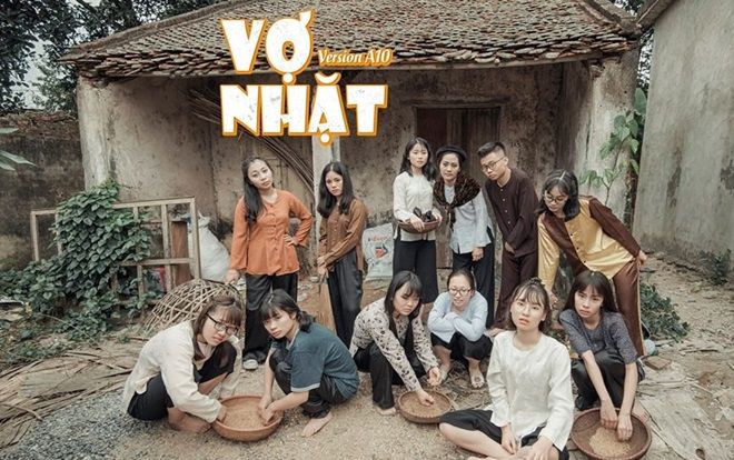 Chiêm ngưỡng bộ ảnh kỷ yếu style cổ điển của lớp 'học giỏi' Ngữ văn nhất 'vịnh bắc bộ' khiến dân mạng phì cười