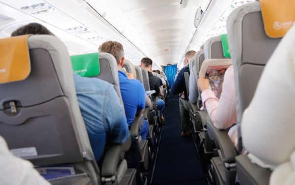 Chuyến bay kết thúc mà mãi lâu sau bạn mới được ra khỏi máy bay, đây là lý do tại sao