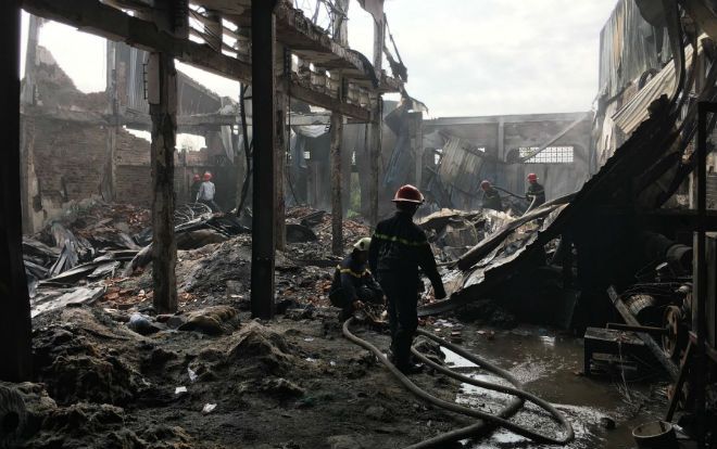 Cháy xưởng tái chế phế liệu, nhiều công nhân tháo chạy thoát thân