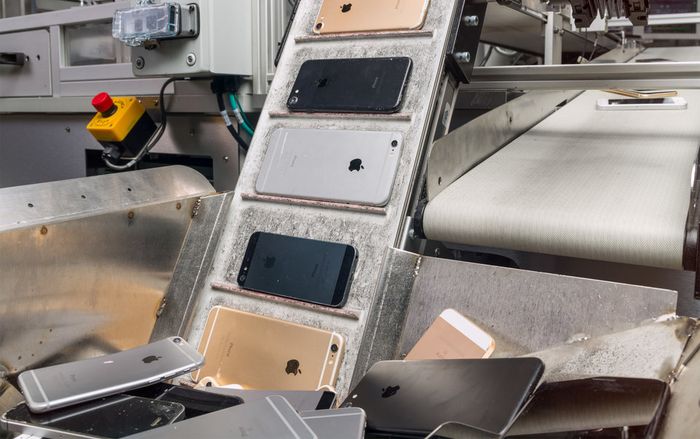 Cận cảnh robot phá hủy iPhone mới nhất của Apple