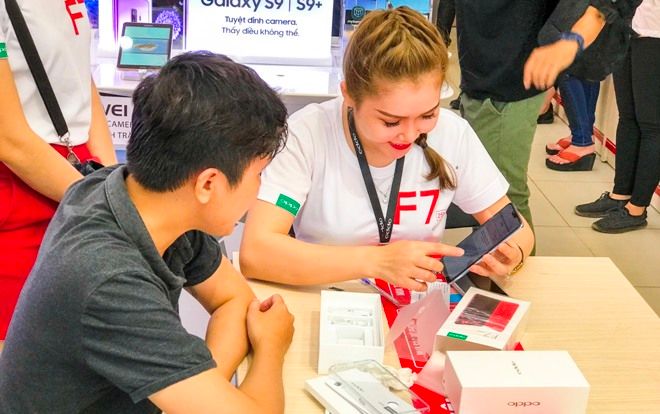 Hôm nay, OPPO F7 chính thức lên kệ tại Việt Nam với 32.000 đơn đặt hàng