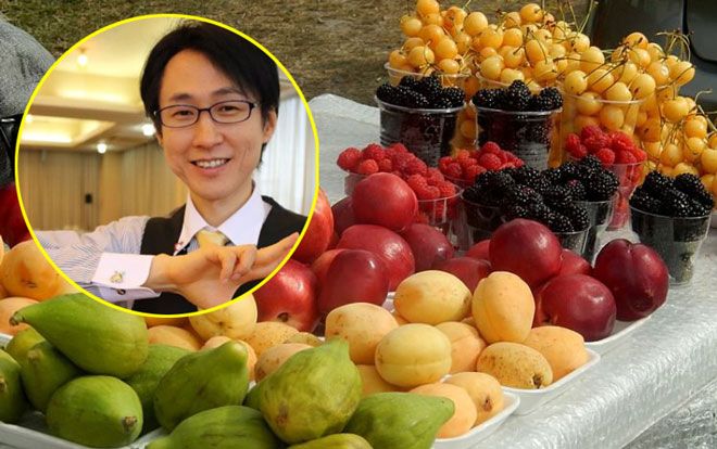 Giáo sư tự nhận là 'siêu nhân' với 8 năm chỉ ăn hoa quả