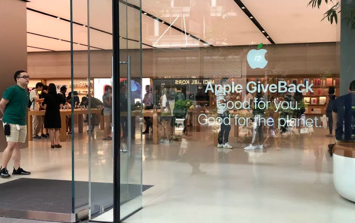 Cả năm mặc áo xanh nước biển nhưng có một ngày nhân viên Apple mặc áo xanh lá, đây là lý do vì sao