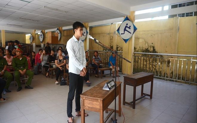 Buôn ma túy khi đang thụ án tù treo, thanh niên 19 tuổi lĩnh án 13 năm tù