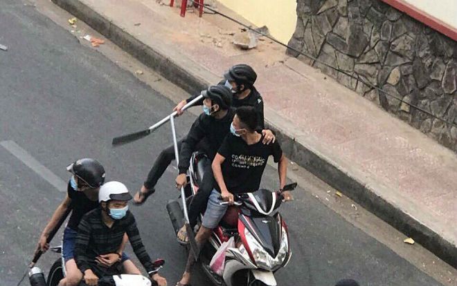 2 nhóm giang hồ cầm hung khí truy sát nhau giữa Sài Gòn