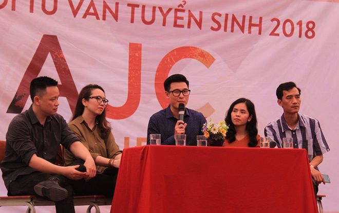 'Không xem thời sự cập nhật tin tức, đừng thi Báo chí'