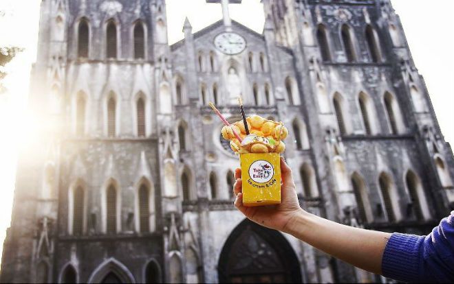 ‘Ngon quên sầu’ với món kem bánh trứng gà non ngay khu phố cổ