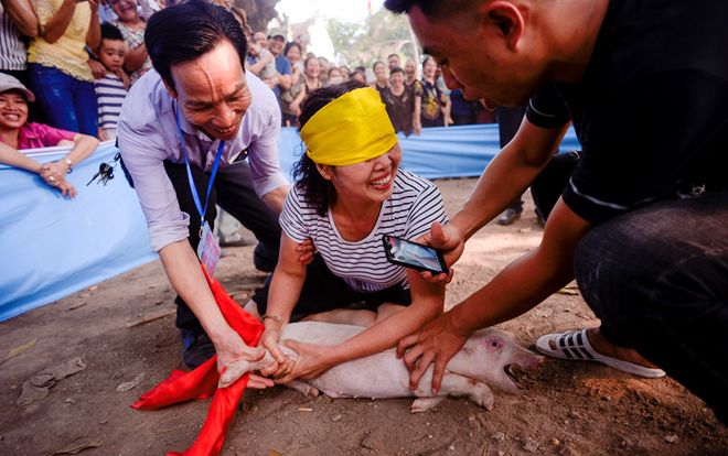 Thi nấu cơm, bắt lợn vui nhộn giữa Thủ đô