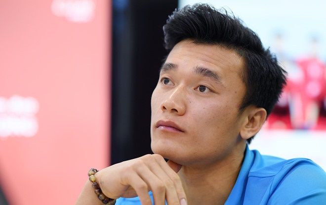 Bùi Tiến Dũng bật khóc trước hàng nghìn người vì áp lực… đóng quảng cáo