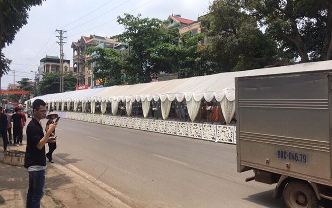 Đám cưới 300 mâm cỗ trong rạp cưới khổng lồ khiến dân mạng xôn xao