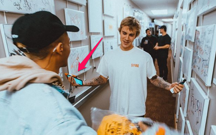Cứ tưởng chỉ 'chung thủy' với iPhone 5, hóa ra Justin Bieber đang dùng cả ba chiếc iPhone mới nhất của Apple