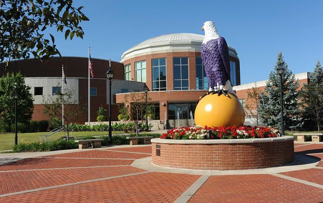 Một trường đại học ở Mỹ trao học bổng toàn phần cho người… chơi game giỏi