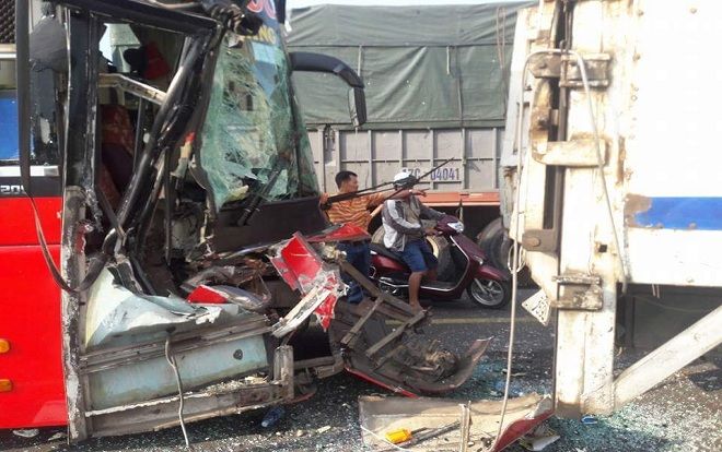 Tai nạn liên hoàn khiến 2 người bị thương nặng, giao thông ách tắc hơn 5km