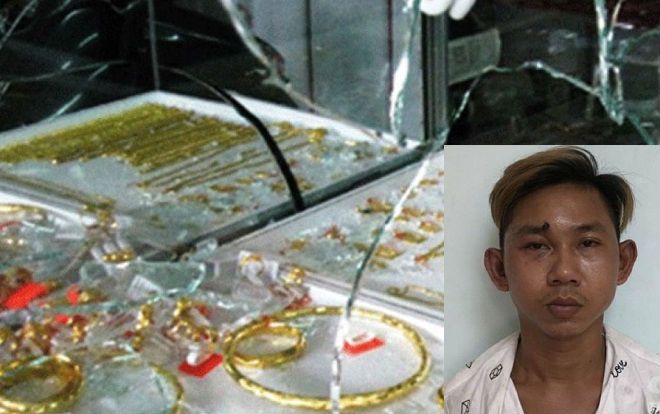 Ném bột mì vào mặt chủ tiệm để cướp vàng táo tợn giữa ban ngày