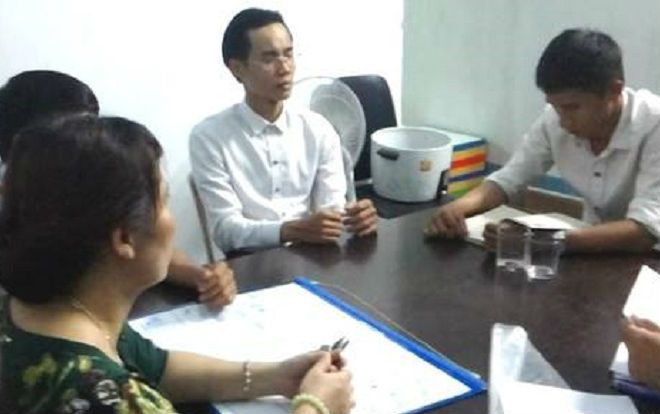 Điều tra 2 sinh viên dụ dỗ tiểu thương vào 'Hội Thánh Đức Chúa Trời'