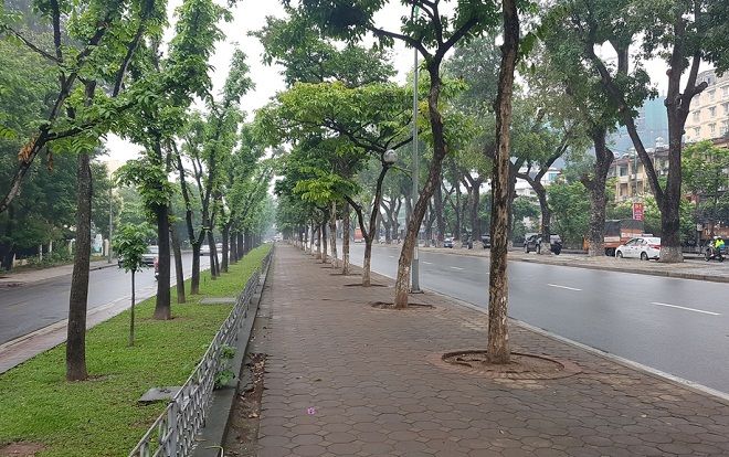 Đường phố Hà Nội thông thoáng, yên bình trong dịp nghỉ lễ 30/4