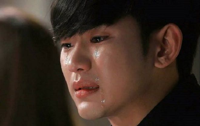 Có bạn trai hay khóc, hở chút là khóc, cô gái lên mạng hỏi 'Phải làm sao?'