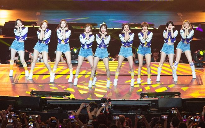 Hoảng hốt với giá vé… 100 triệu VNĐ, bị đội lên hơn 40 lần của concert TWICE