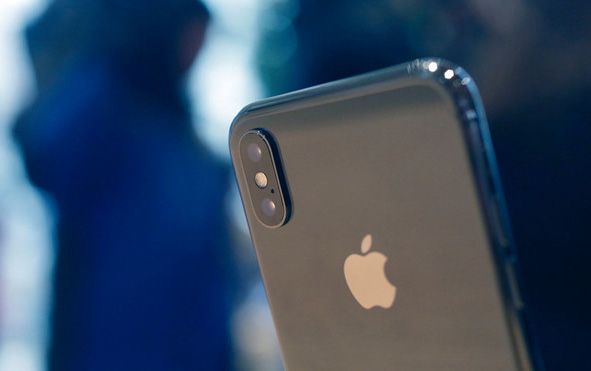 ‘Tôi mua iPhone X vì không thể thoát khỏi lưới nhện Apple'