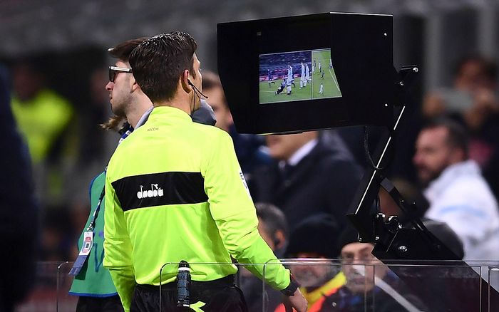 Công nghệ đặc biệt VAR được sử dụng tại World Cup 2018 là gì?