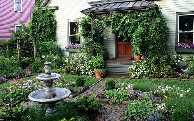 Nam nhân viên nghỉ việc sau khi đến biệt thự vườn nhà sếp