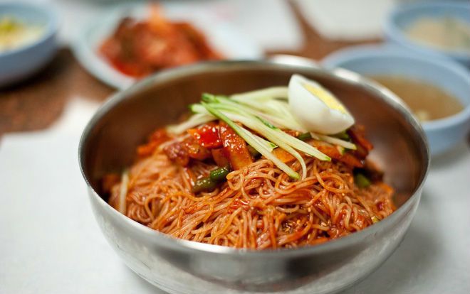 Nguồn gốc ít người biết của món mì lạnh nổi tiếng Hàn Quốc