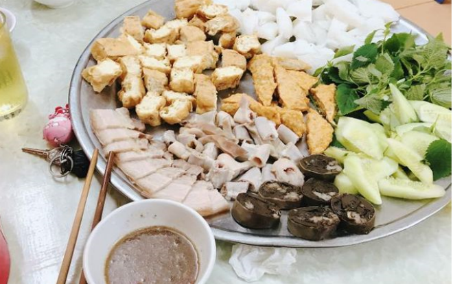 Ghé Hà Nội mà chưa ăn bún đậu Phất Lộc thì chắc hẳn đánh mất cả hành trình