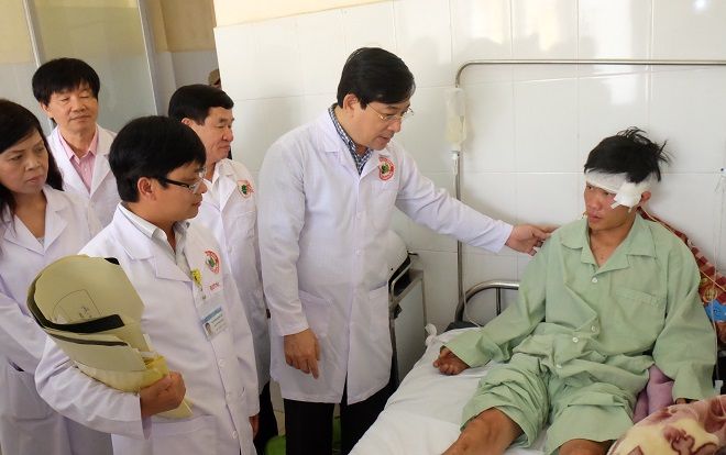 Bộ Y tế yêu cầu điều trị tích cực cứu các nạn nhân vụ tai nạn nghiêm trọng tại Lâm Đồng