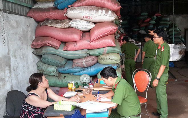 Vụ cà phê trộn lõi pin: Các doanh nghiệp lừa nhau chứ sản phẩm chưa thể đến tay người tiêu dùng