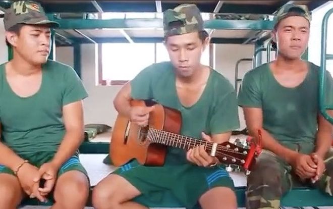 Tam ca 3 chú bộ đội gây sốt với giọng hát ngọt lịm 'Vợ tuyệt vời nhất'