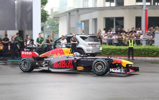 Chiếc xe đua F1 đầu tiên lăn bánh tại Việt Nam có gì đặc biệt?