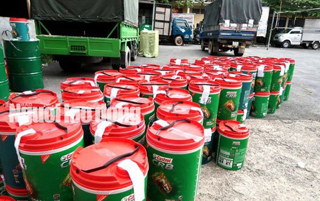 Sản xuất dầu nhớt giả từ hạt nhựa và nhớt bẩn