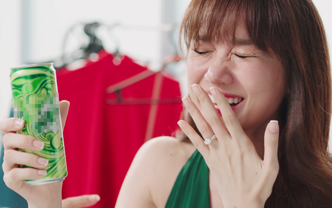 Vắng Trấn Thành, Hari Won lại ‘đánh rơi thần thái’ chỉ vì một lon nước uống đặc biệt