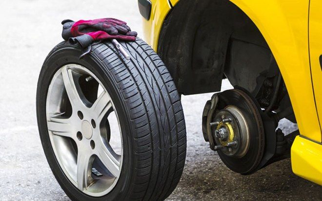 Tại sao lốp xe dự phòng luôn nhỏ hơn lốp chính?