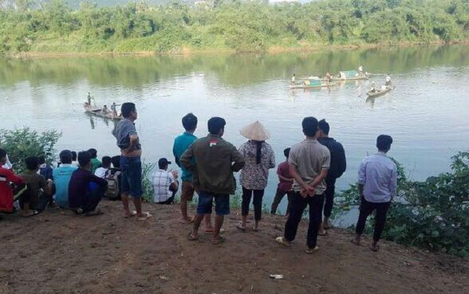 Cự cãi với mẹ chuyện điểm số, bé gái 14 tuổi gieo mình xuống sông tự tử