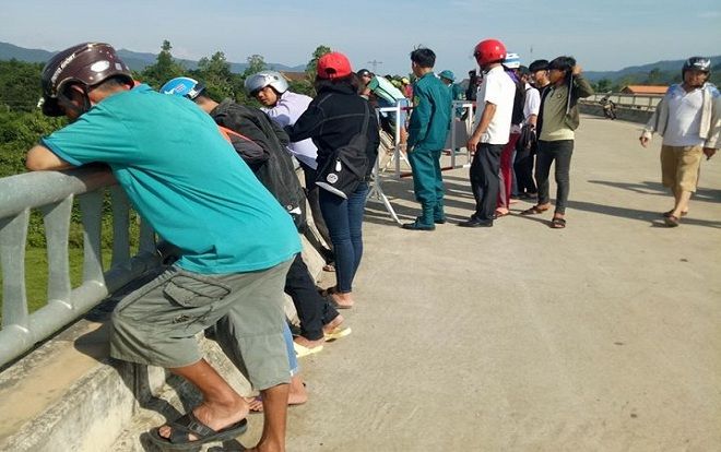 Hoảng hồn phát hiện nam thanh niên tử vong bất thường dưới gầm cầu