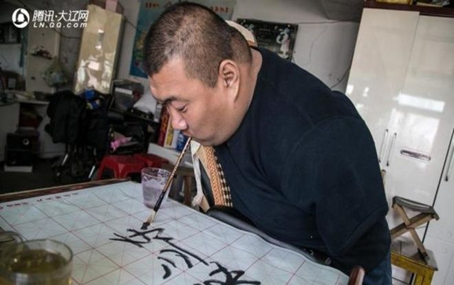 Từ ăn xin thành ‘ngôi sao’ livestream, câu chuyện của người đàn ông này khiến ai cũng bất ngờ