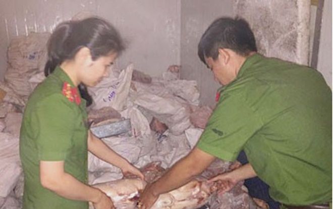 Phát hiện 5 tấn nội tạng, heo sữa bẩn chuẩn bị tuồn ra nhà hàng