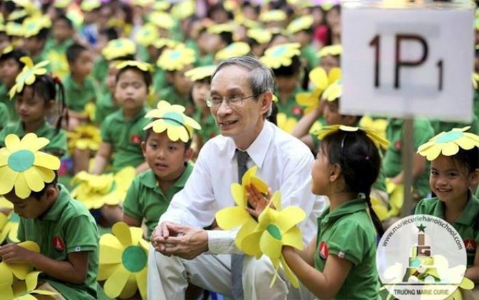 Học trò bị dị ứng thuốc diệt muỗi thầy Hiệu trưởng 'ông nội' viết thư xin lỗi khiến dân mạng cảm phục