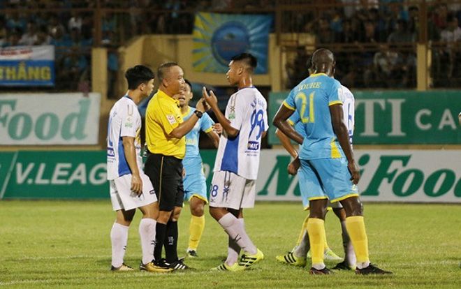 GĐĐH Huỳnh Mau lý giải việc tin đồn HAGL tác động đến VFF, VPF treo còi trọng tài Kiên