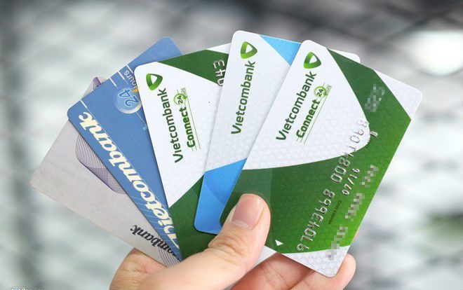 Sau SMS banking và Mobile Banking, Vietcombank lại tăng phí rút tiền qua ATM