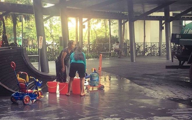 Mới chớm hè, cả khu đô thị ở Hà Nội đã 'khát' nước sạch