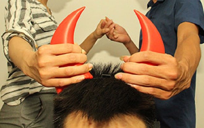 Yêu xa ngày lễ nào cũng đặt hoa và quà, 3 năm sau bạn gái… cưới luôn shipper