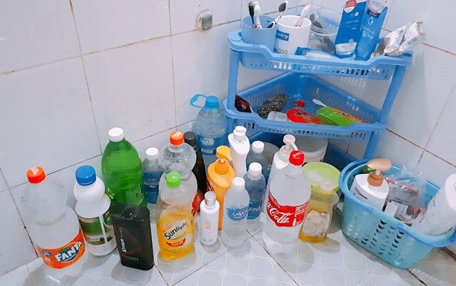 Mới đầu hè dân mạng đã than thở không có nước sạch, chai lọ to nhỏ đều được 'huy động' để dự trữ