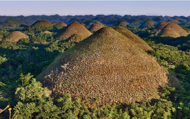 Những ngọn đồi chocolate siêu lạ ở Philippines