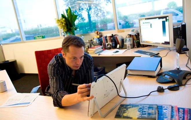 Giàu 'nứt đố đổ vách', các tỷ phú công nghệ đang dùng điện thoại gì?