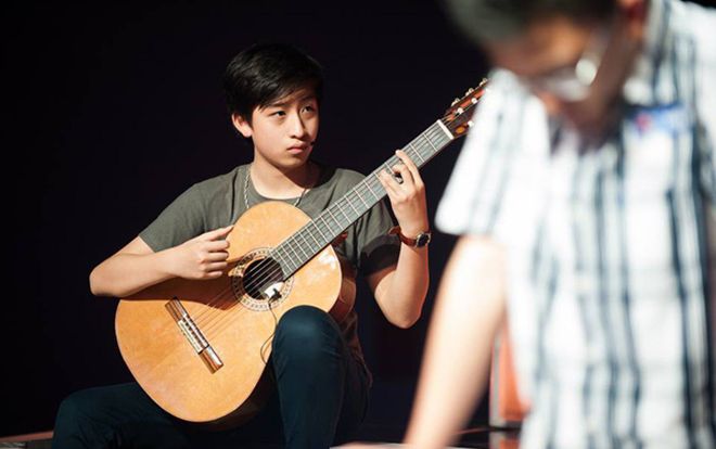 Chàng trai 18 tuổi giành 3 suất học bổng nghệ thuật 'hiếm' của đại học Mỹ